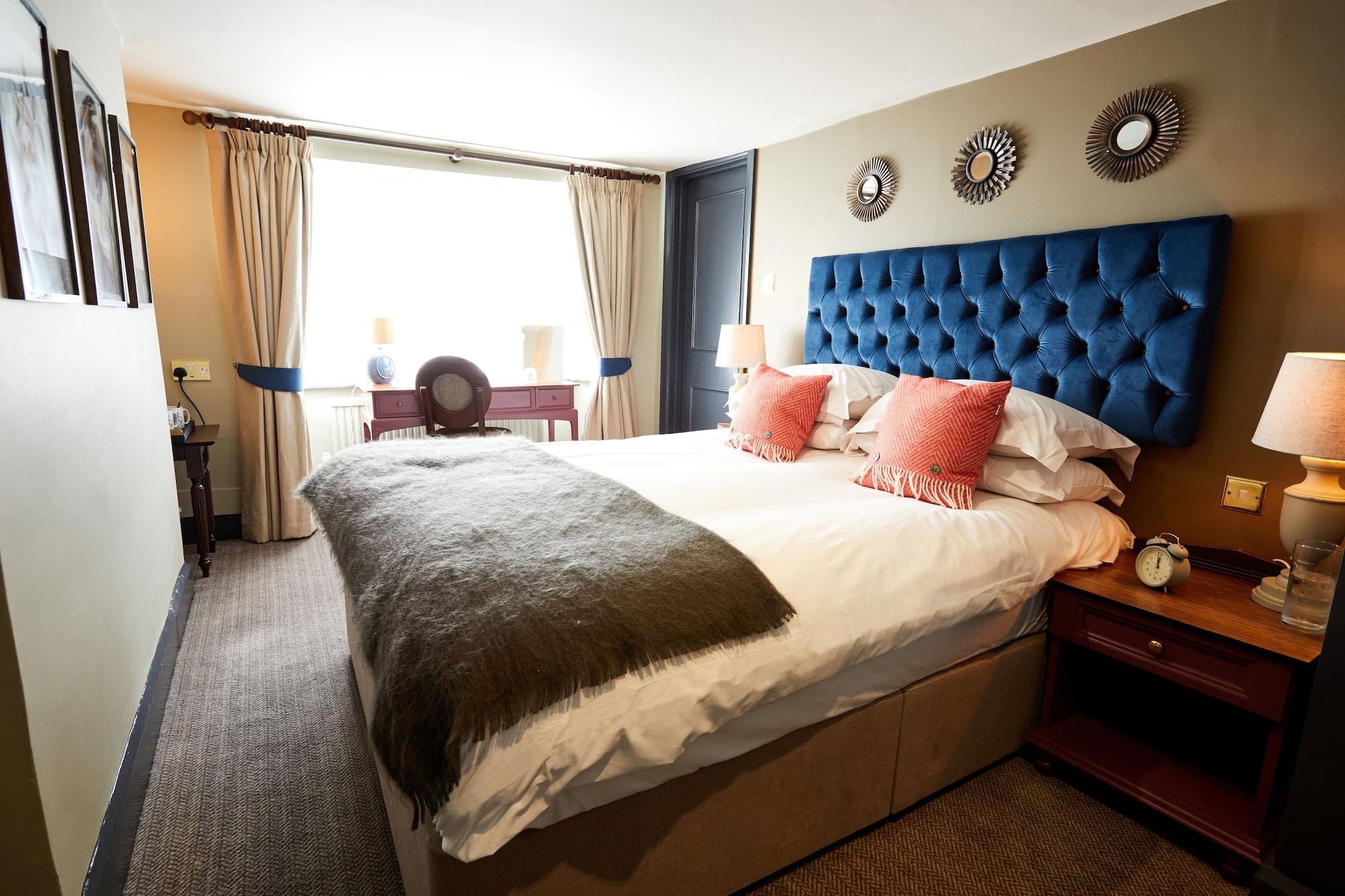 The Fleece At סירנססטר מראה חיצוני תמונה A bedroom at the hotel
