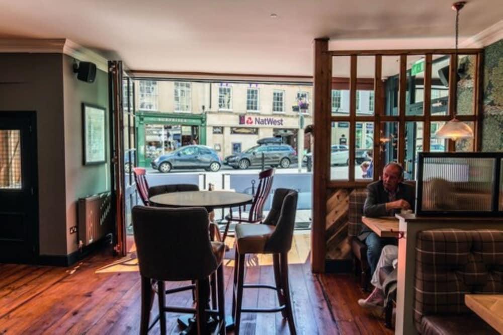 The Fleece At סירנססטר מראה חיצוני תמונה Interior of the restaurant