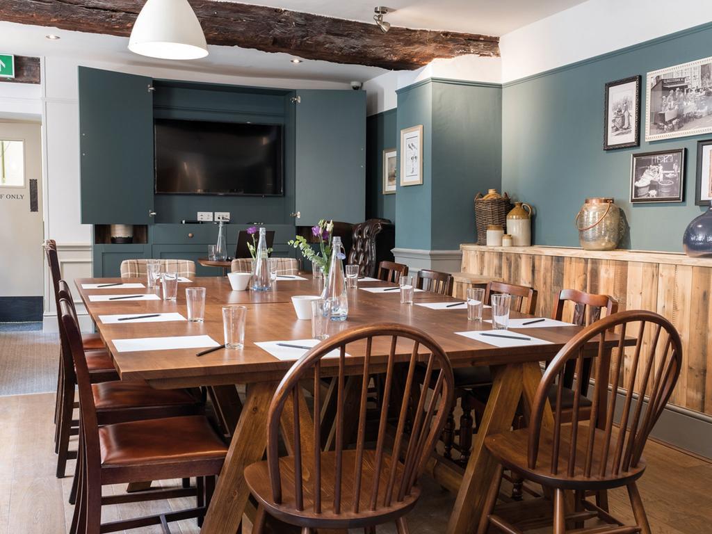 The Fleece At סירנססטר מראה חיצוני תמונה The dining room at the Old Parsonage