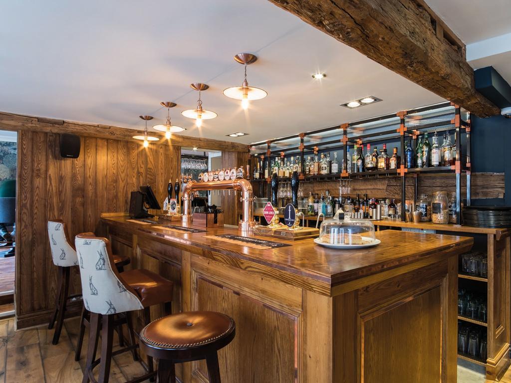 The Fleece At סירנססטר מראה חיצוני תמונה The bar at The Old Post Office