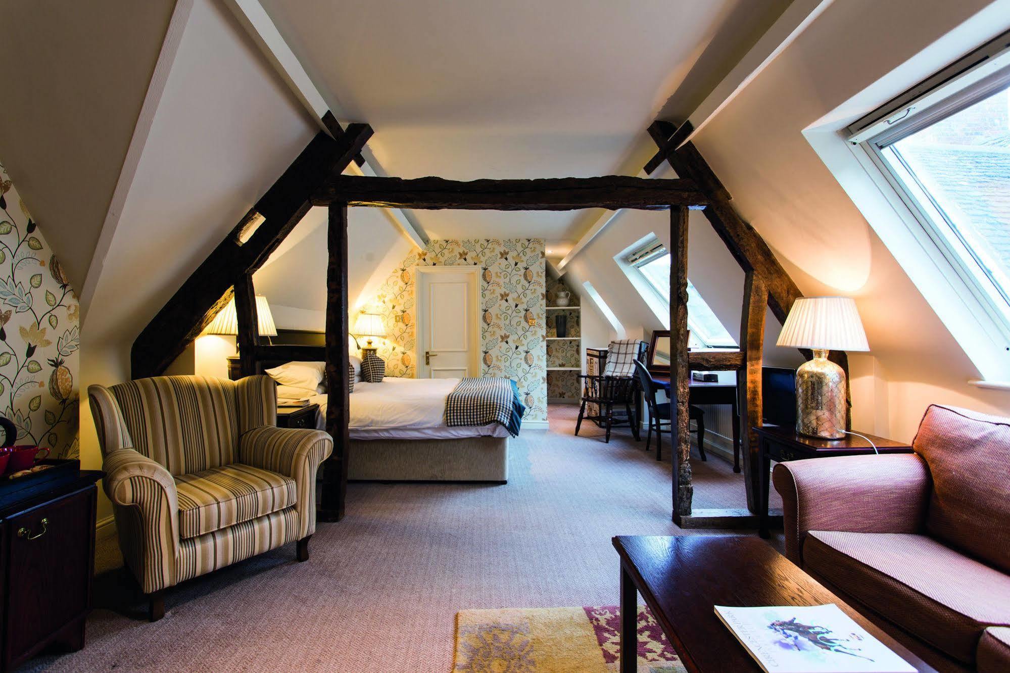 The Fleece At סירנססטר מראה חיצוני תמונה A suite at the hotel