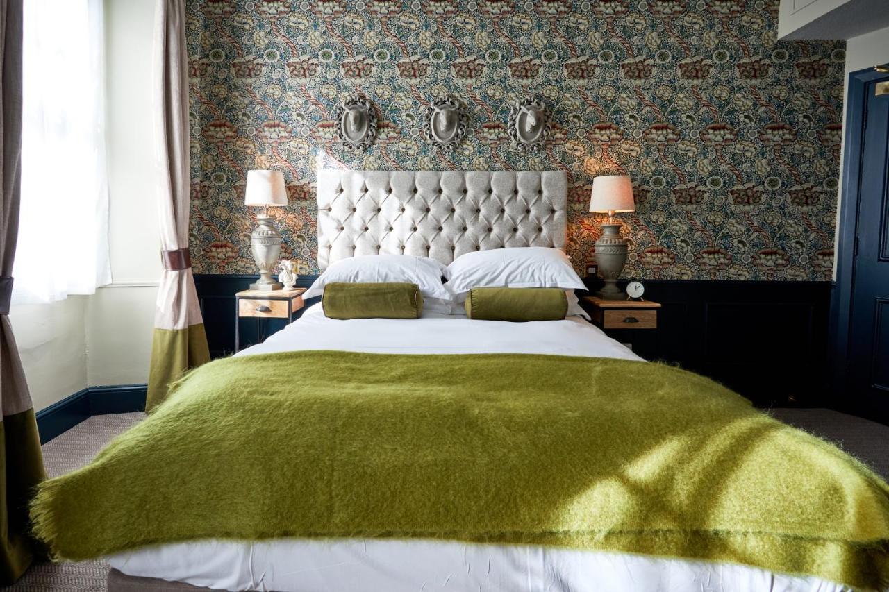 The Fleece At סירנססטר מראה חיצוני תמונה A bedroom at the hotel