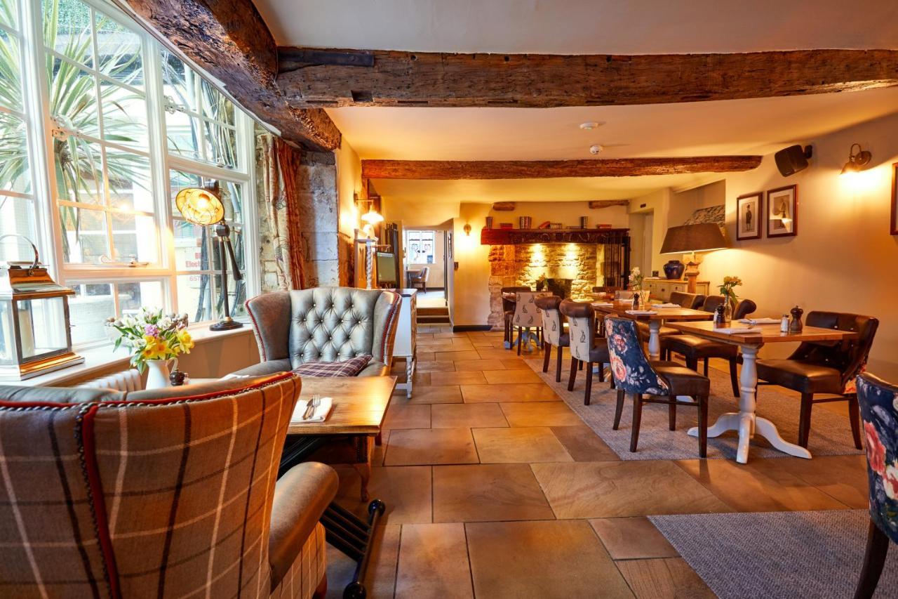 The Fleece At סירנססטר מראה חיצוני תמונה The interior of the restaurant